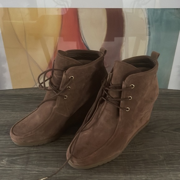 Beautiful Color Kamel Brand New … Worn Once..Comfortable and Classy! - Picture 3 of 6